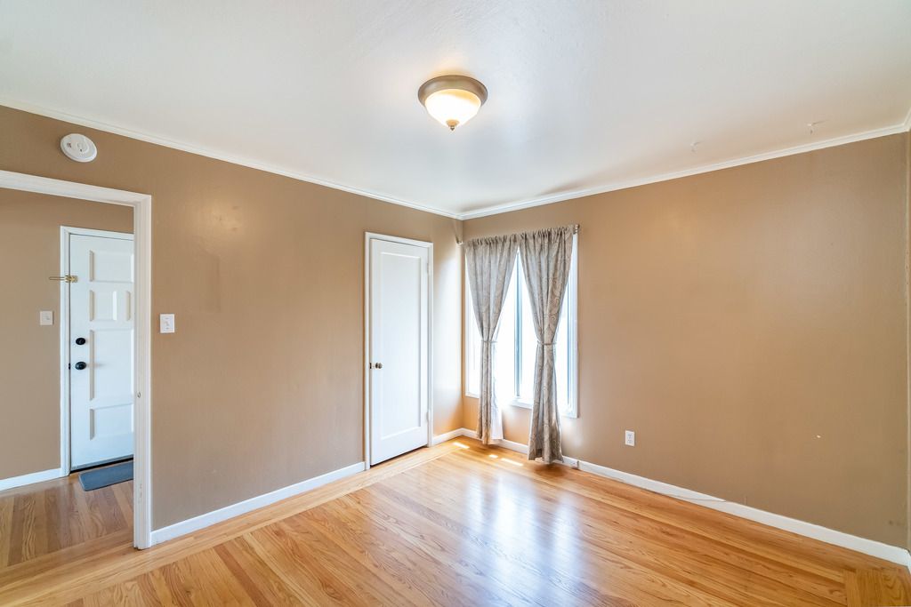 1572 Buena Vista Ave #4