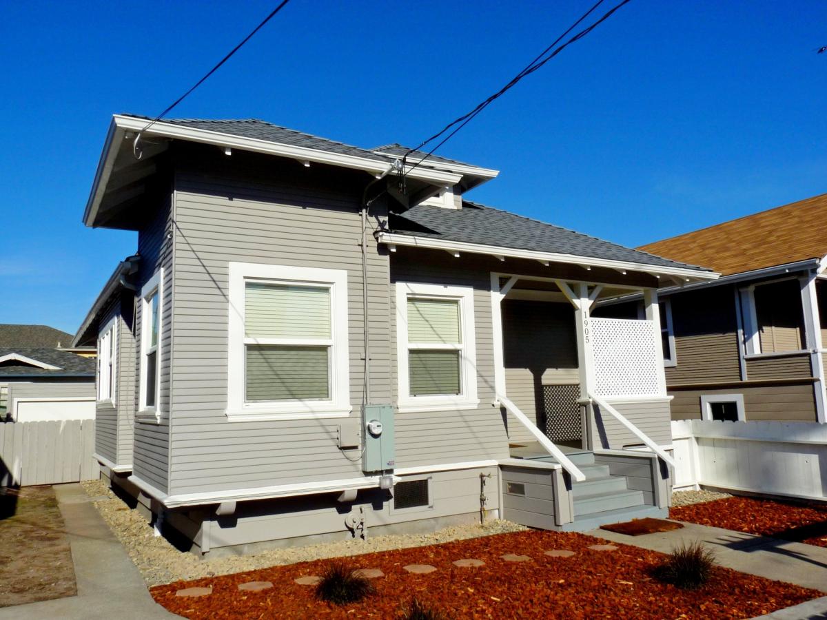1905 Everett Street 