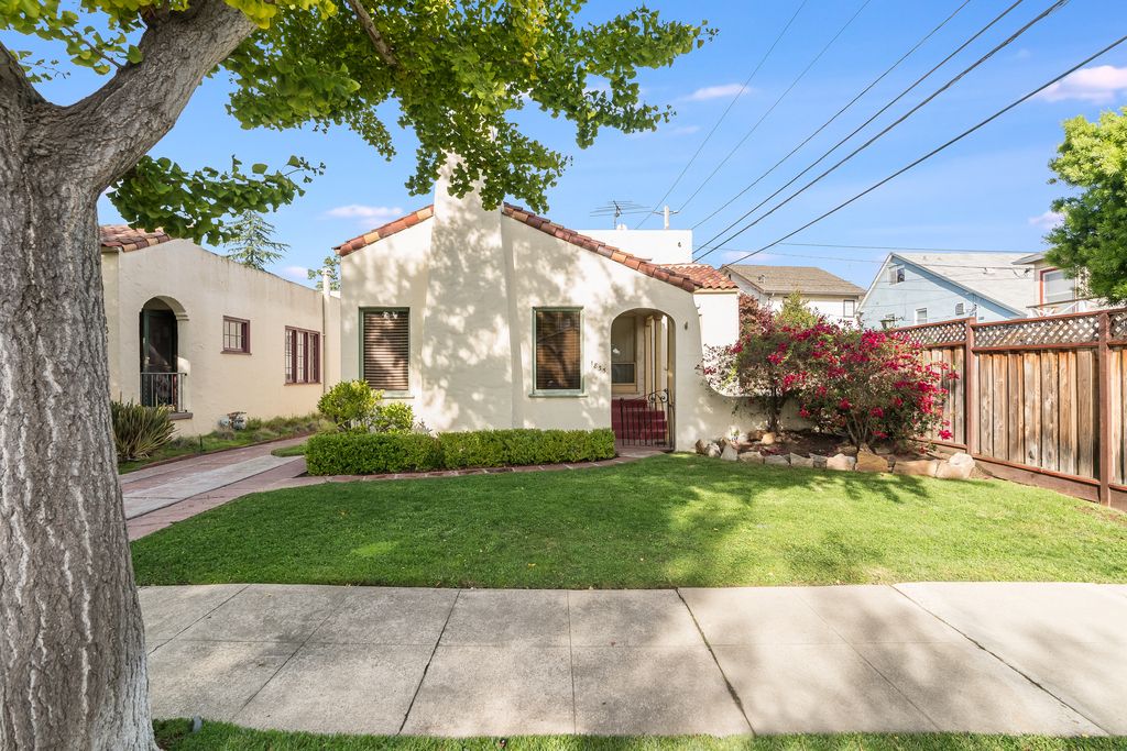 1835 Harvard Drive 