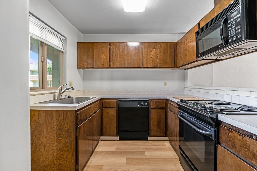 1115 Camino Del Valle 