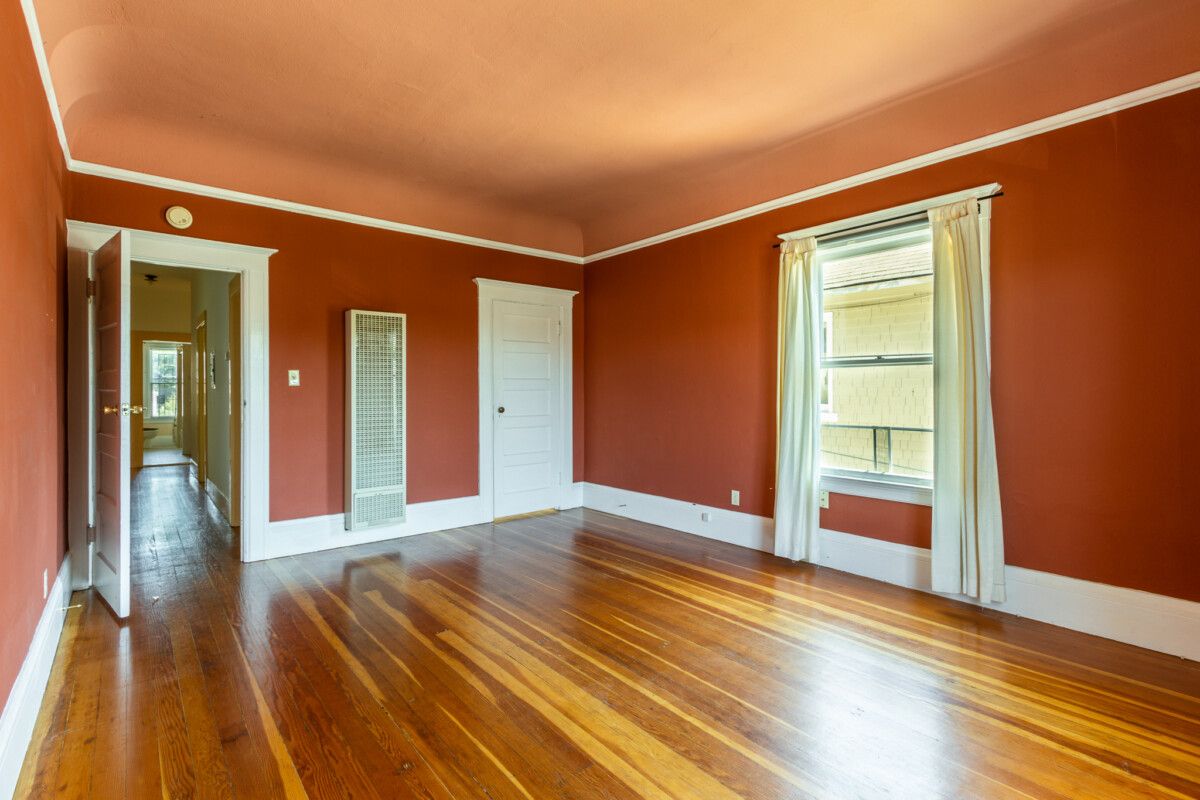 637 Taylor Ave #B