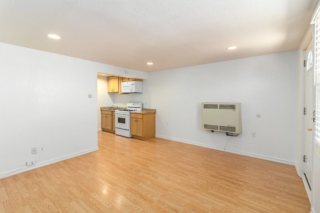 935 Central Ave #E