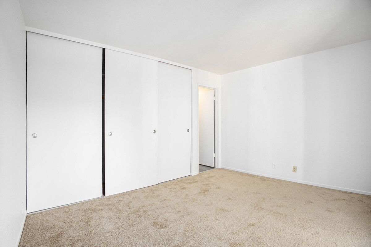 1825 Shoreline Drive, #208