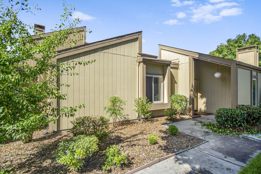 1125 Island Drive 
