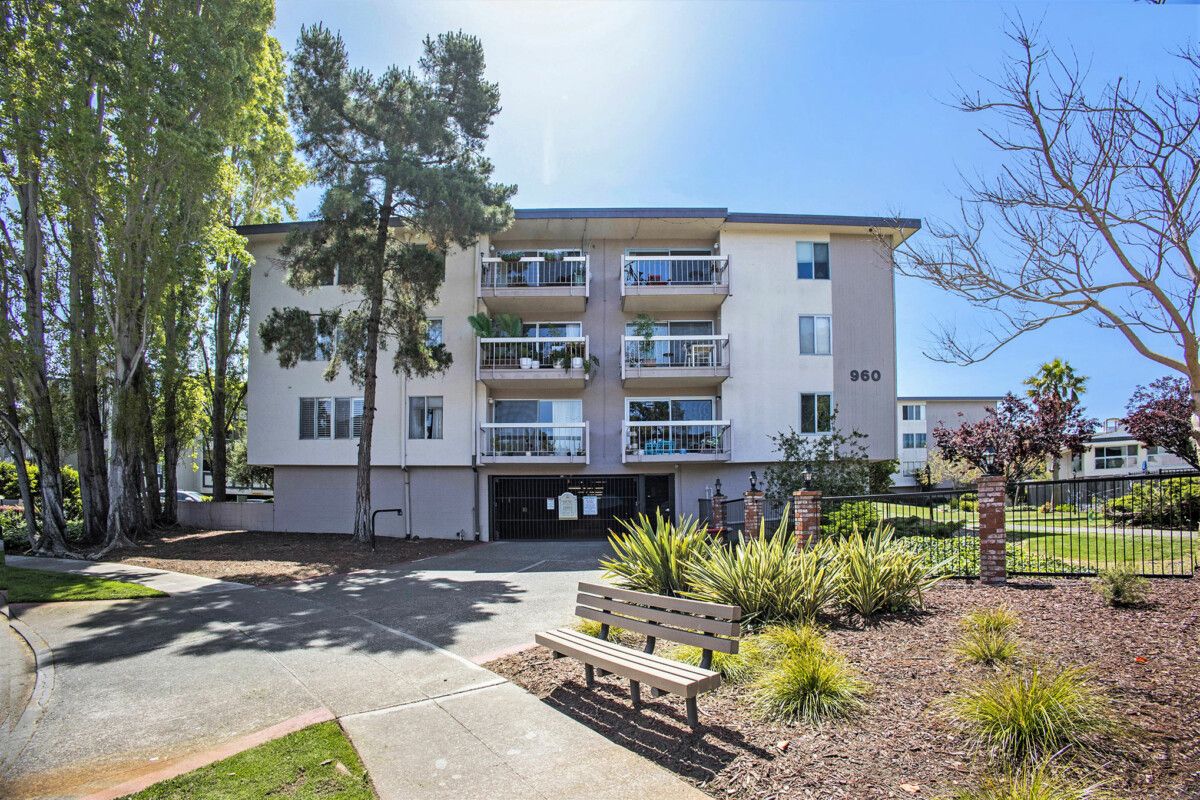 960 Shorepoint Ct. #303