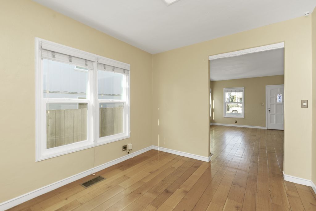 924 Versailles Ave