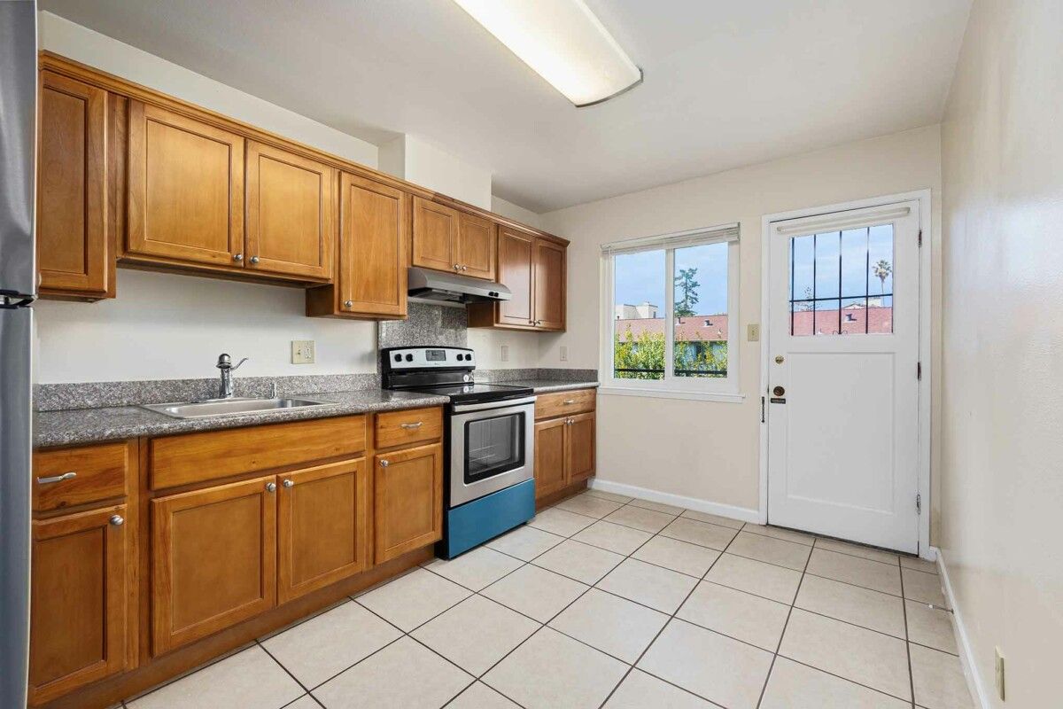 2060 Santa Clara Ave #H