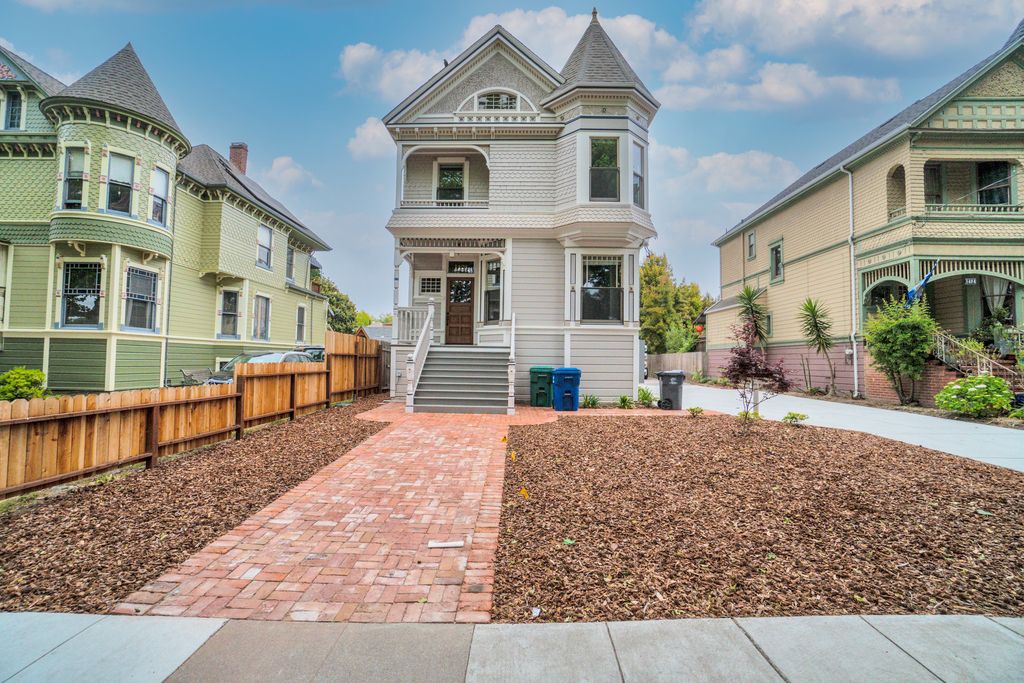 1428 Benton Street 