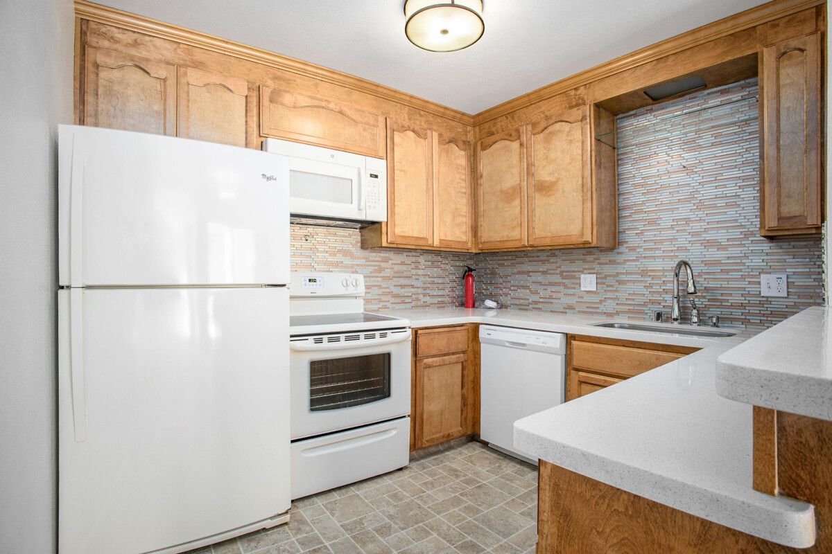 1825 Shoreline Drive, #208