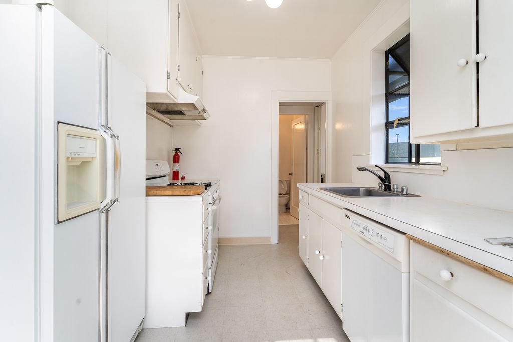2114 Clinton Ave #C