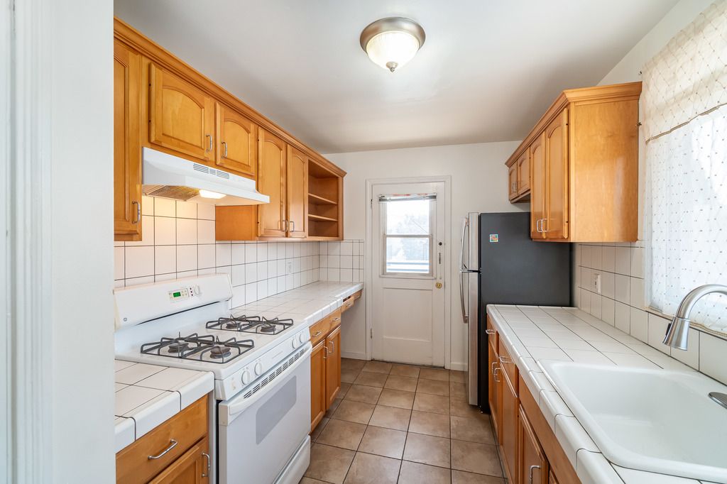 1572 Buena Vista Ave #4