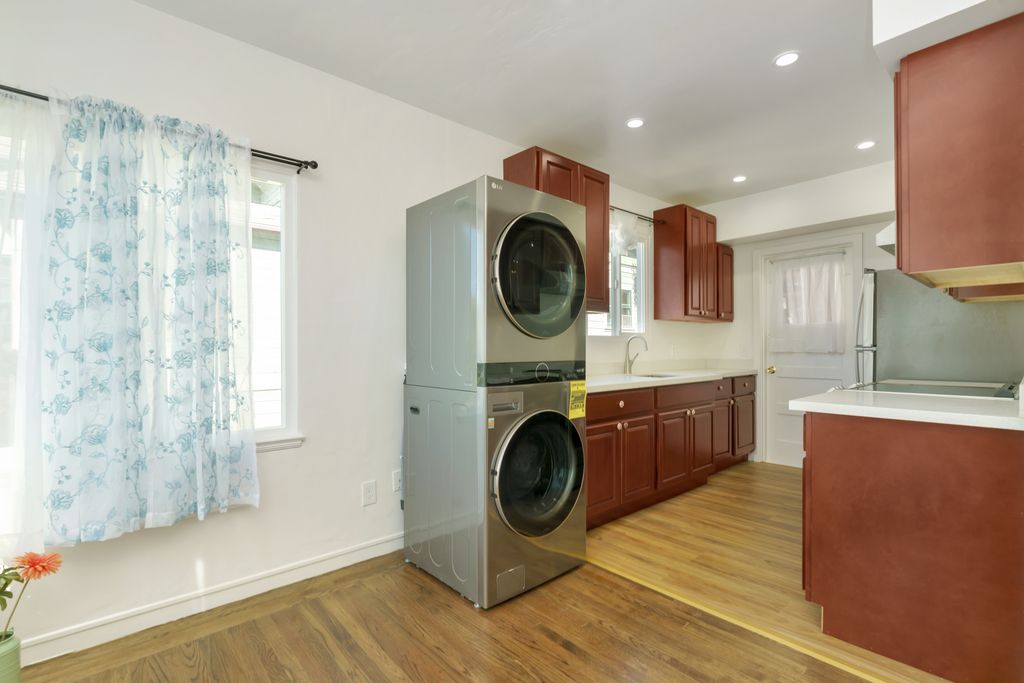 1047 Santa Clara Ave #1