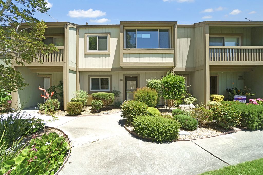 3229 Santa Cruz Lane 