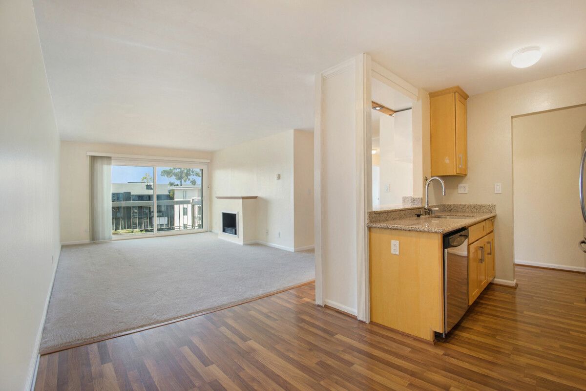960 Shorepoint Ct. #311 