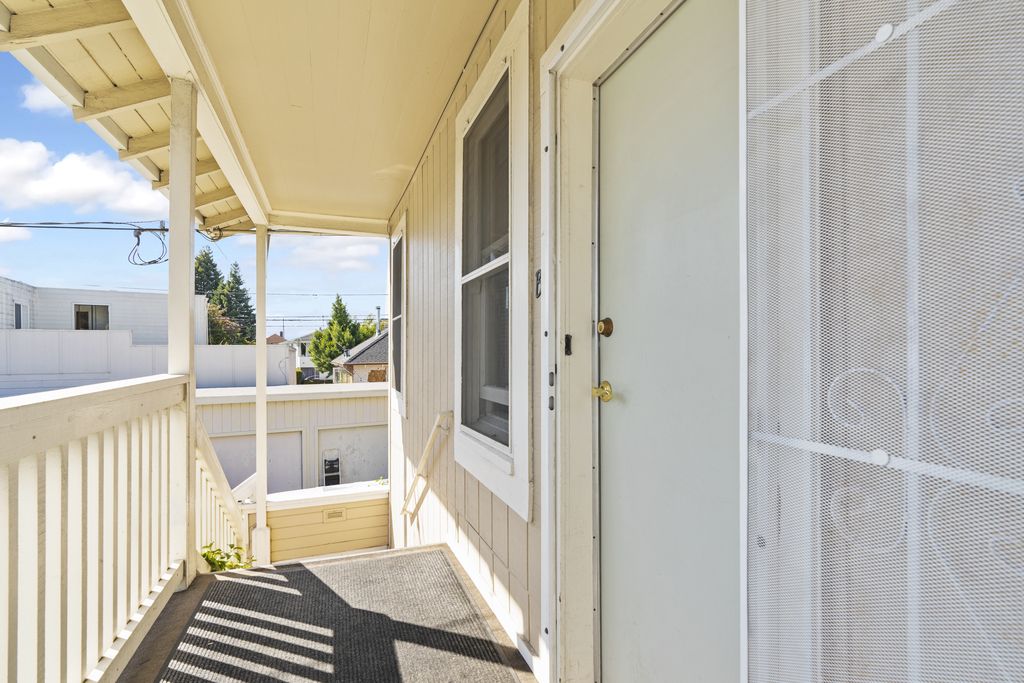 2811 Encinal Ave #B