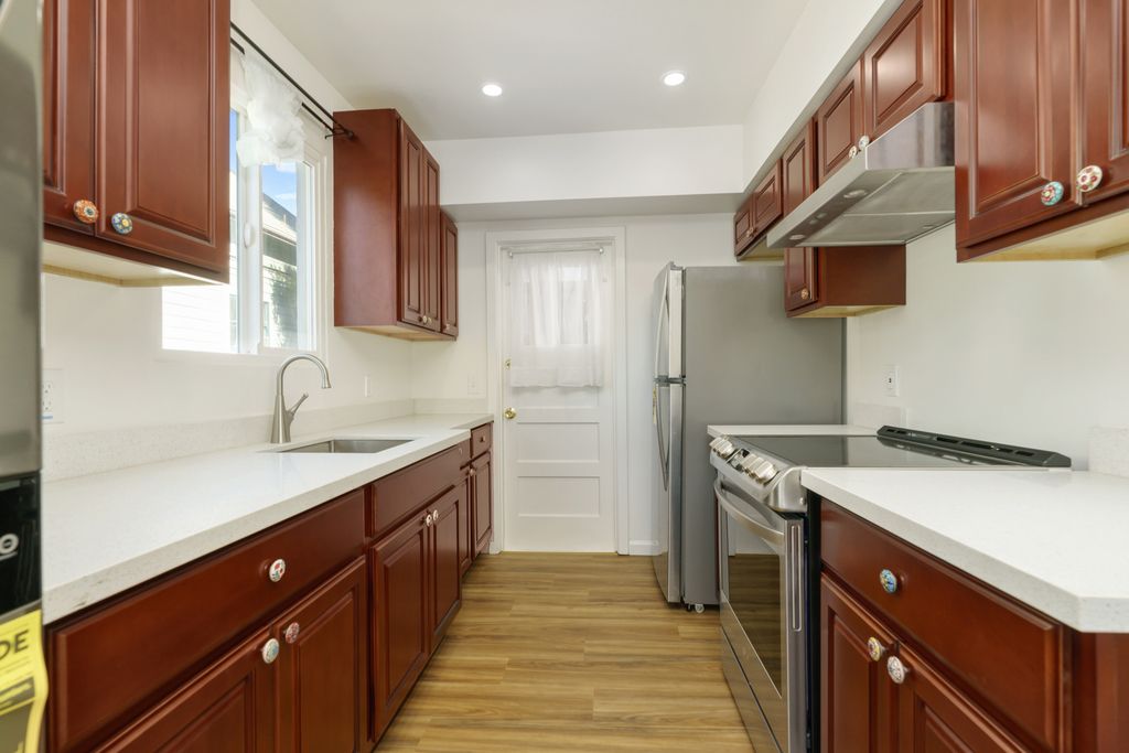 1047 Santa Clara Ave #1