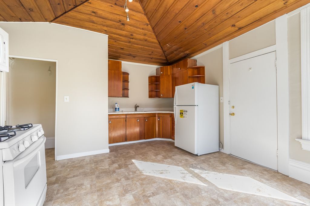 1718 Lincoln Ave - Lower unit 