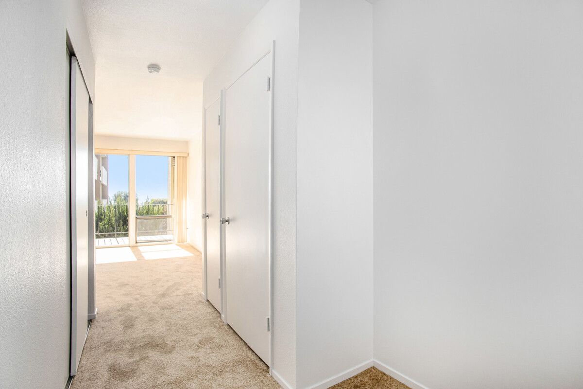 1825 Shoreline Drive, #208