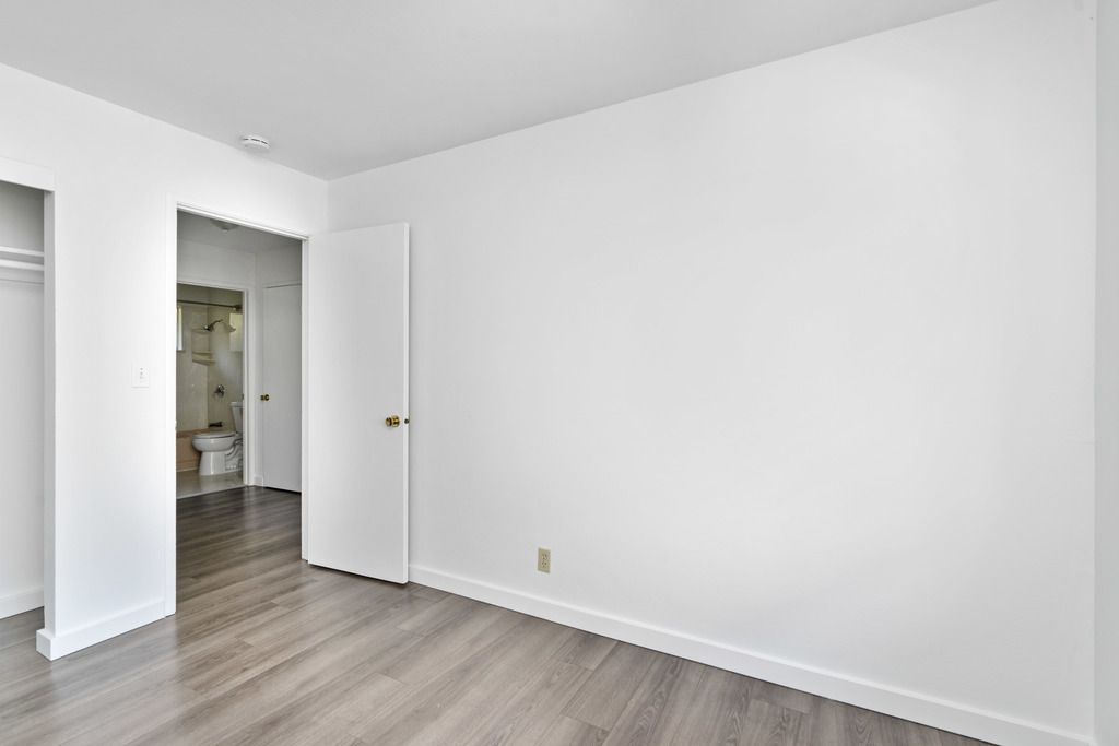 1833 Clinton Ave #D