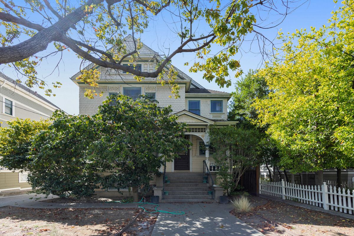 1828 Clinton Ave #B