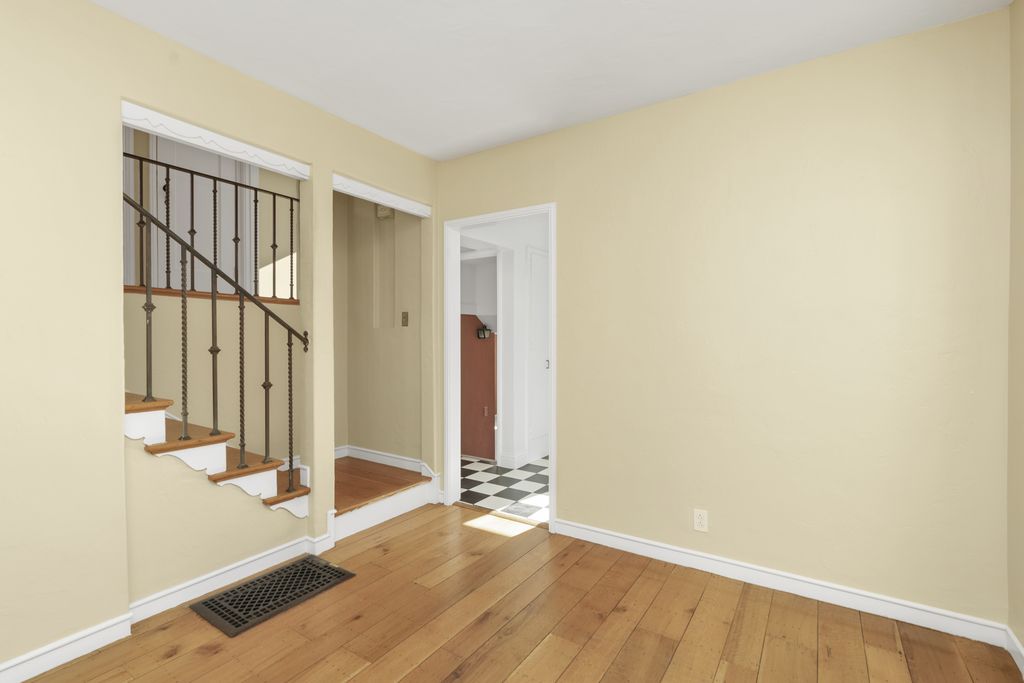 924 Versailles Ave