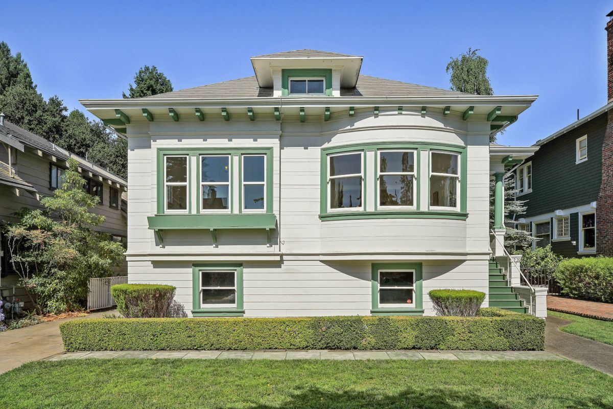 1239 Bay Street