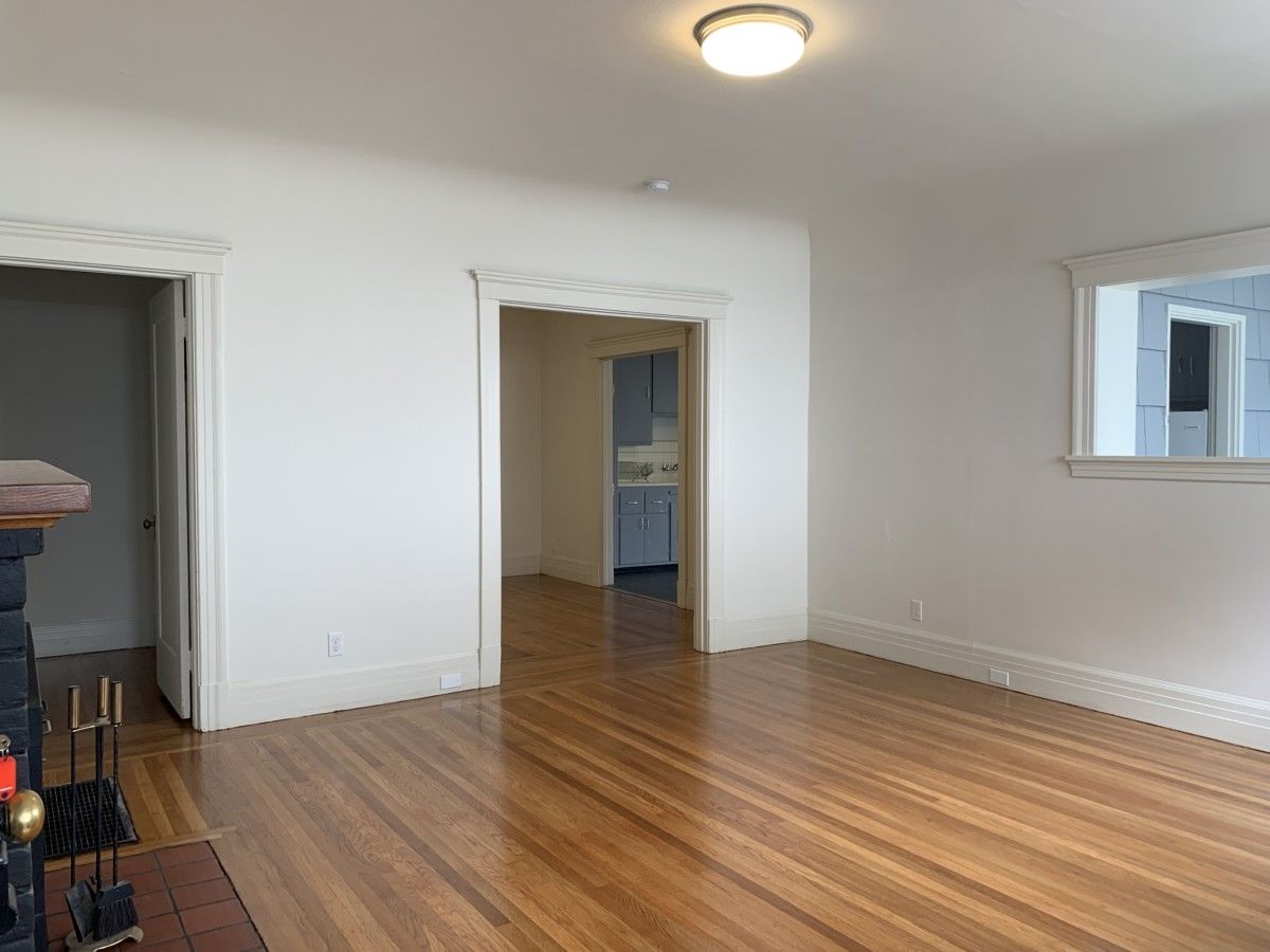2138 Clinton Ave #B
