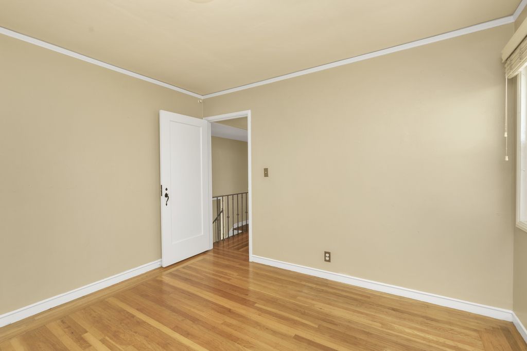 924 Versailles Ave