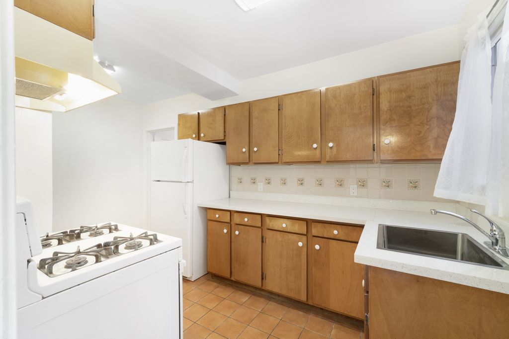 1047 Santa Clara Ave #2 