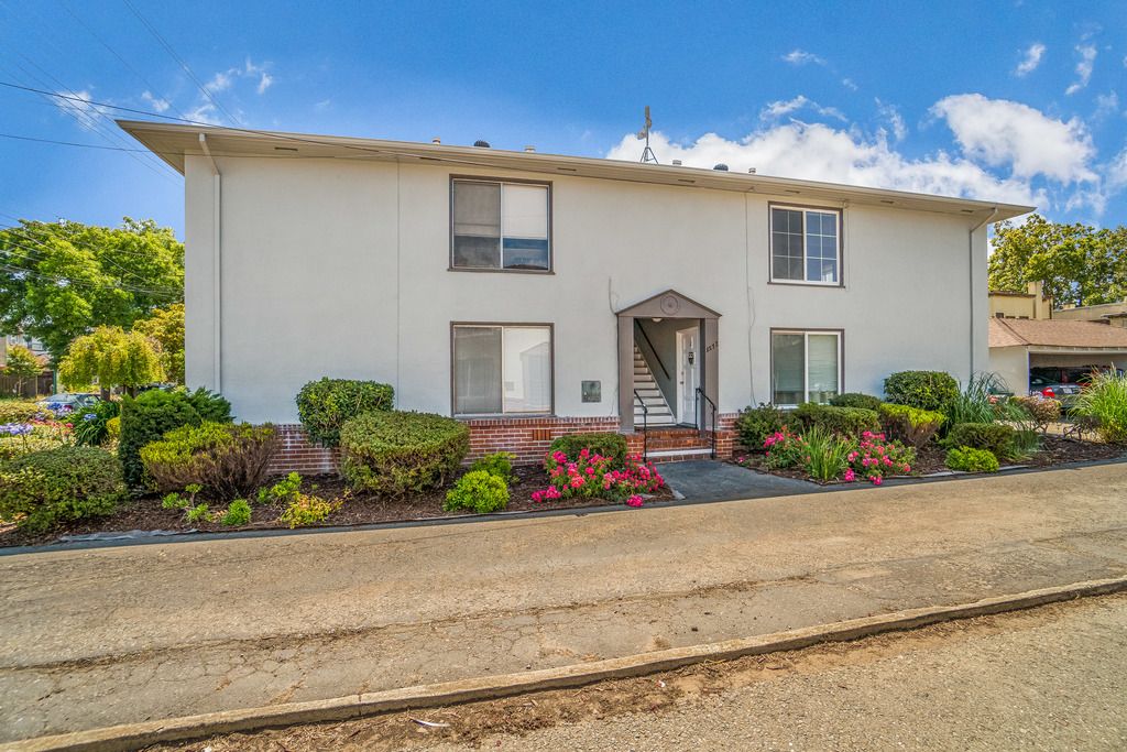 1572 Buena Vista Ave #4