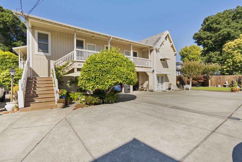 2811 Encinal Ave #B