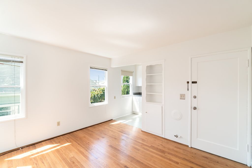 1535 Everett #D