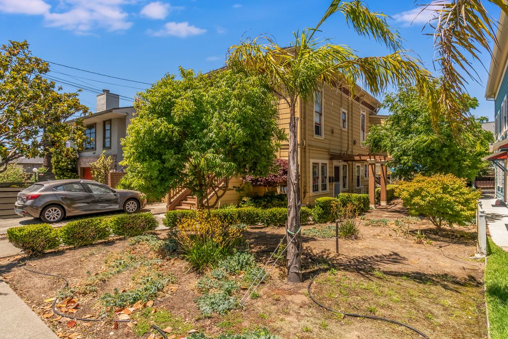 933 Santa Clara Ave #A