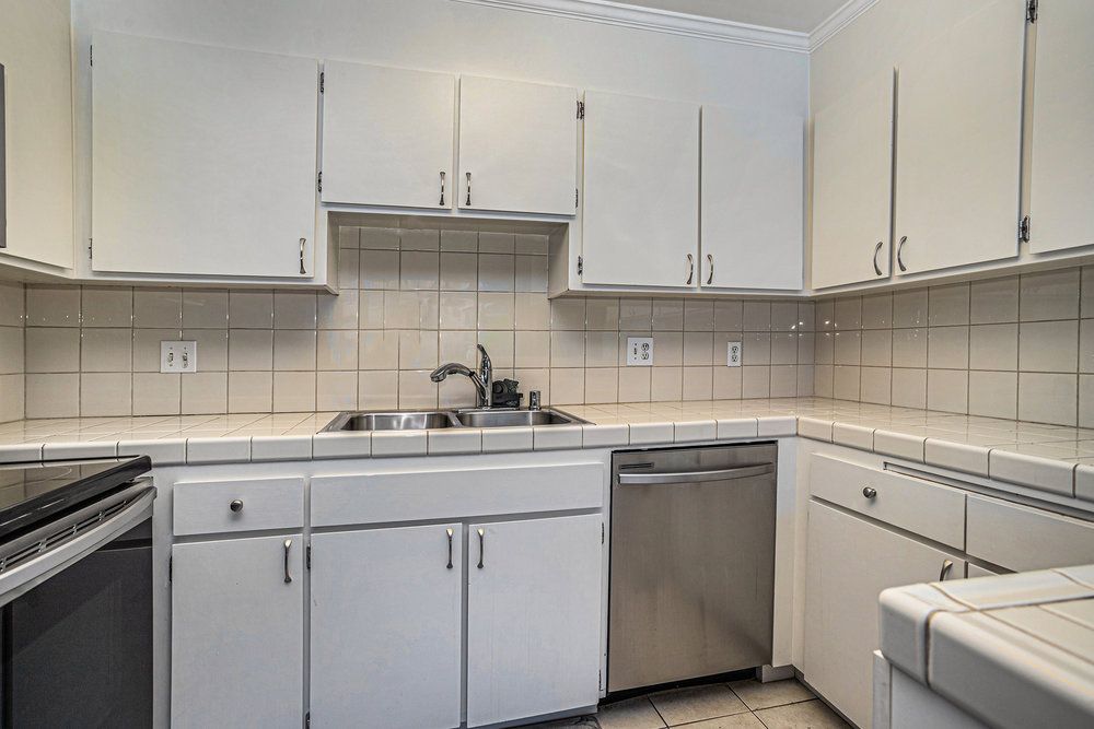 370 Santa Clara Ave #1