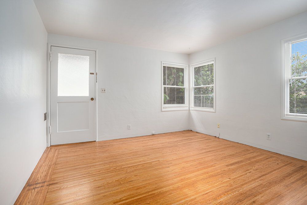 1537 Everett Street #4