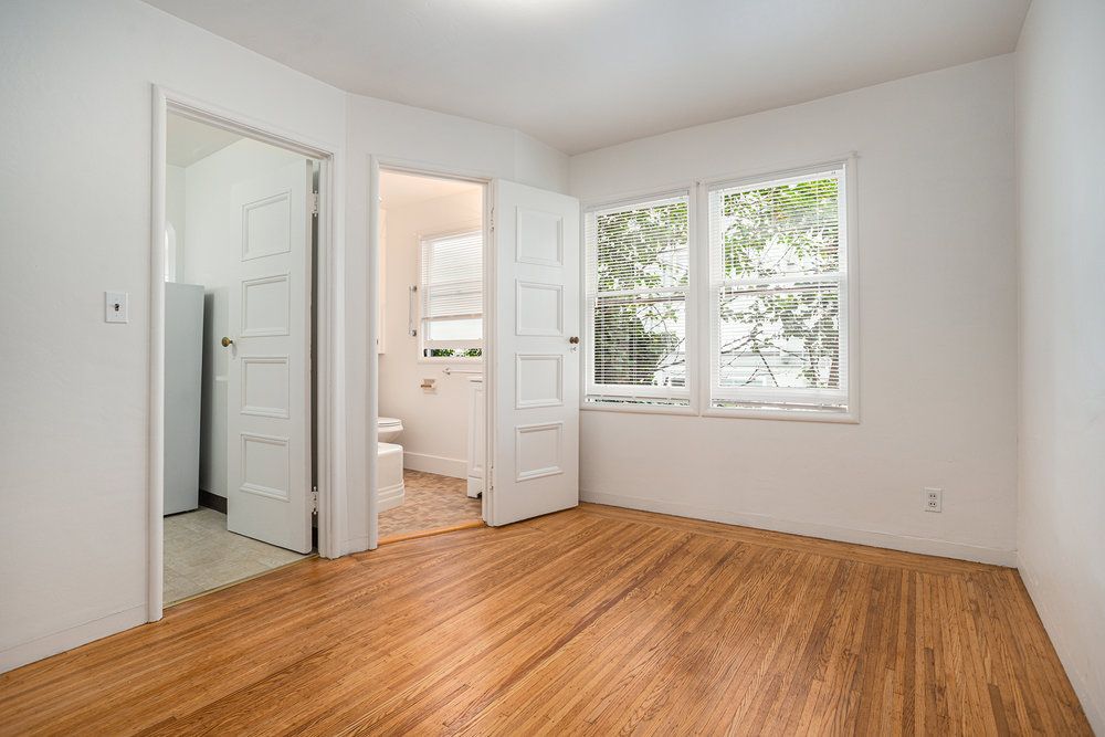 1537 Everett Street #4