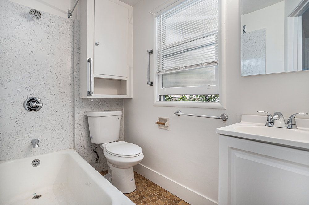 1537 Everett Street #4