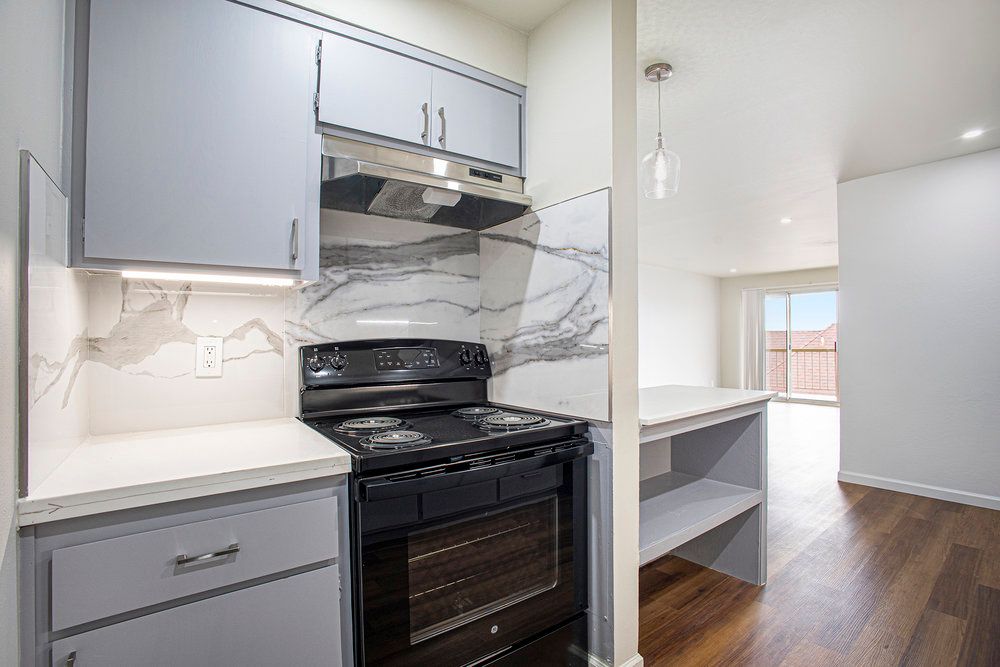 528 Merritt Ave #305