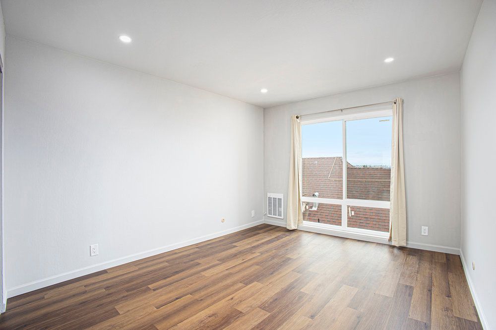 528 Merritt Ave #305