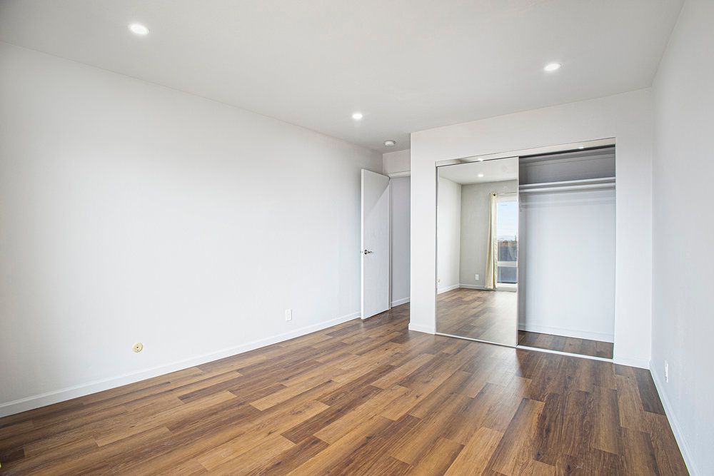 528 Merritt Ave #305