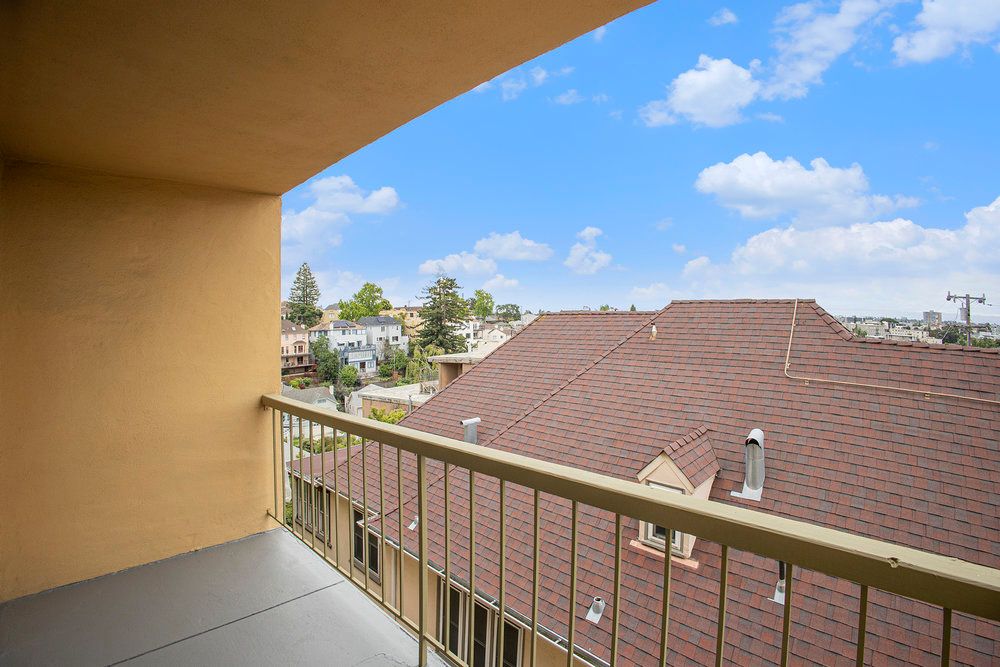 528 Merritt Ave #305