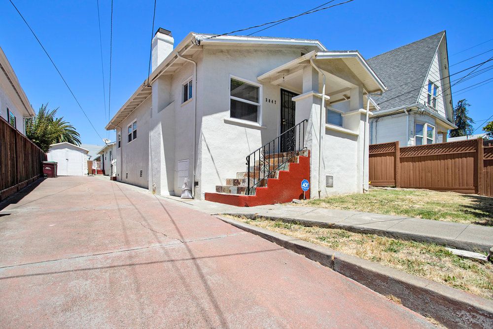 3047 Eastman Ave 