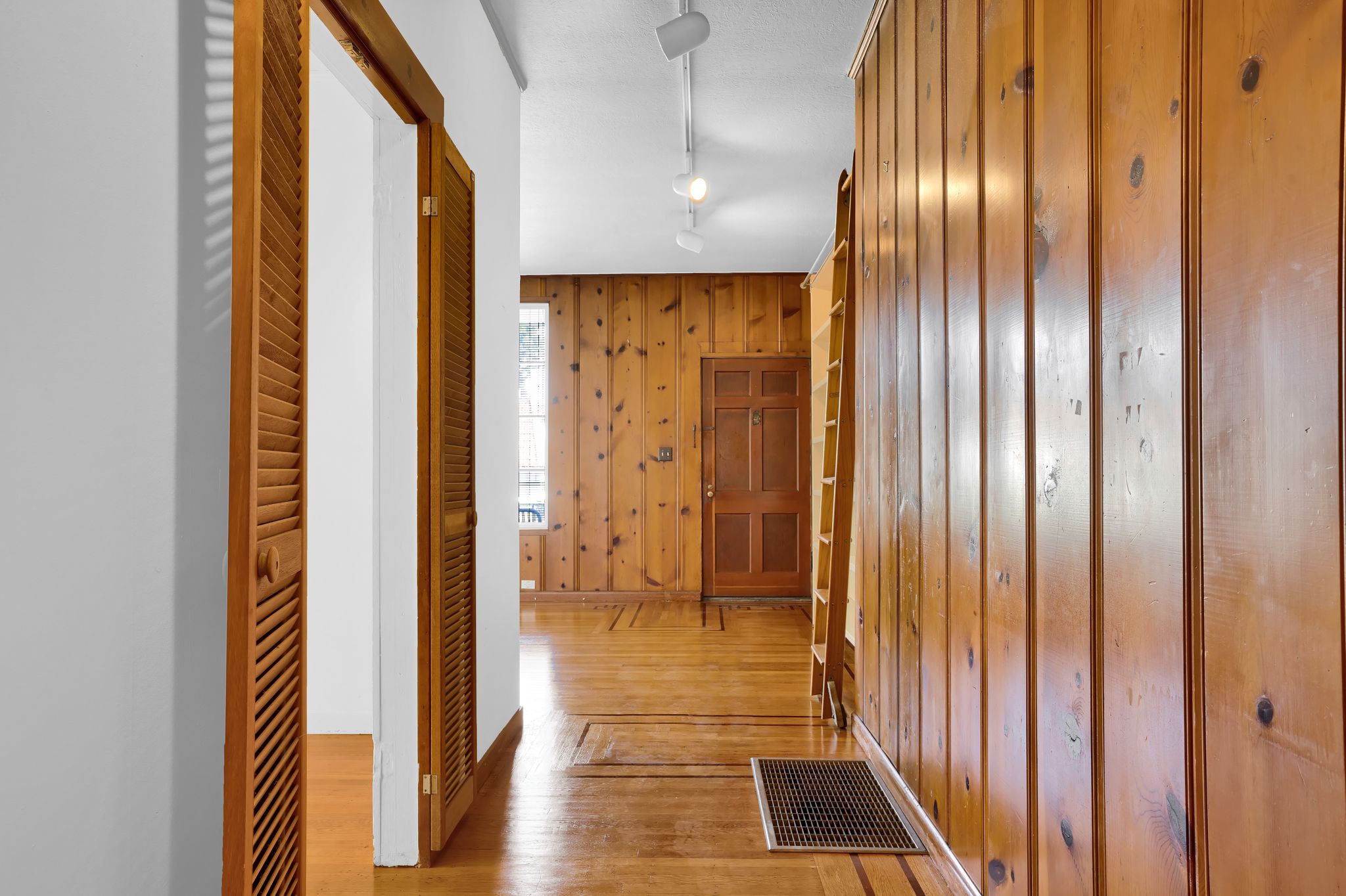 2114 Clinton Ave #A