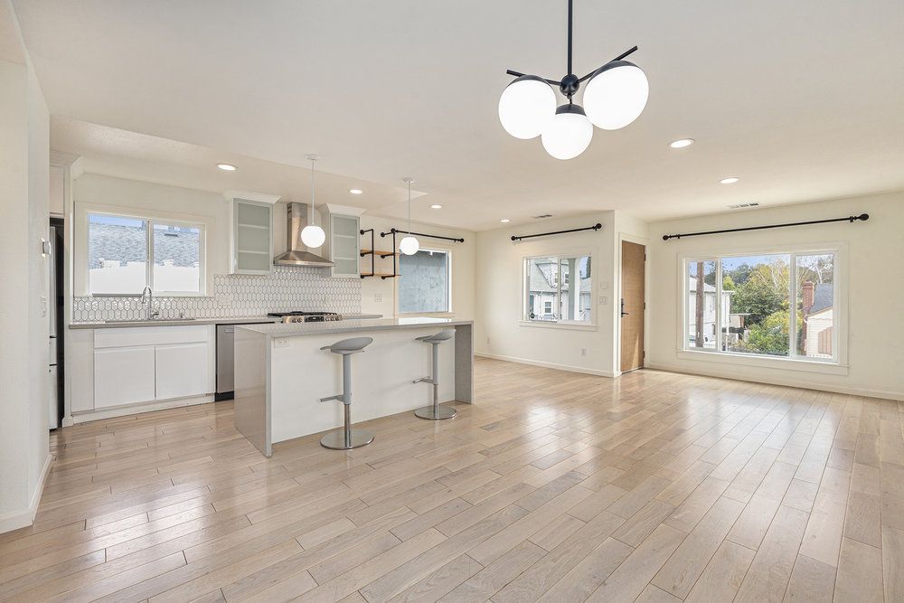 3117 Minna Ave - Upper 