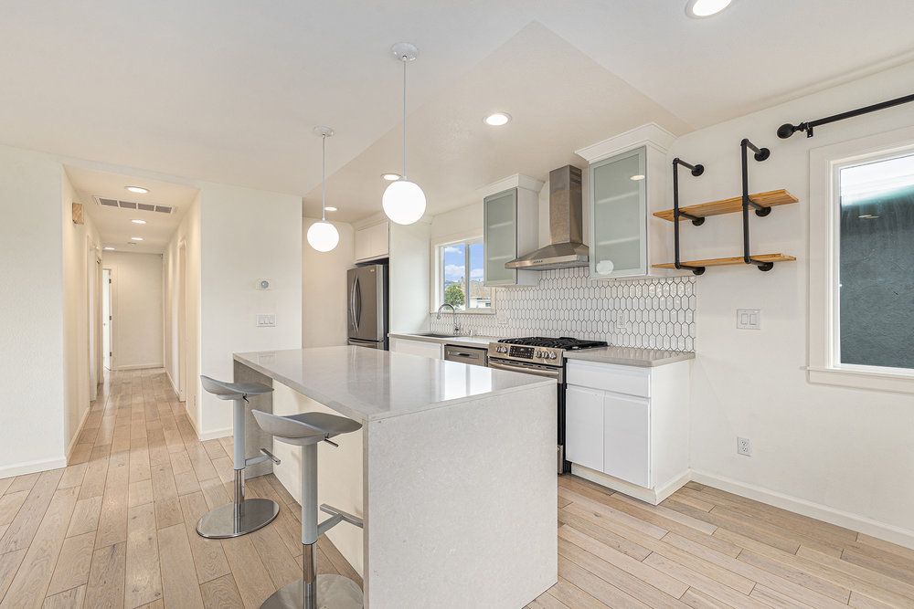 3117 Minna Ave - Upper 
