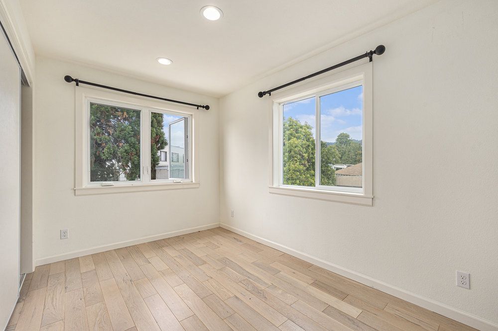 3117 Minna Ave - Upper 