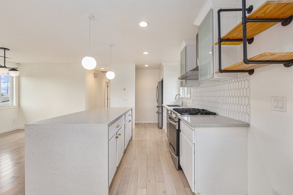 3117 Minna Ave - Upper 