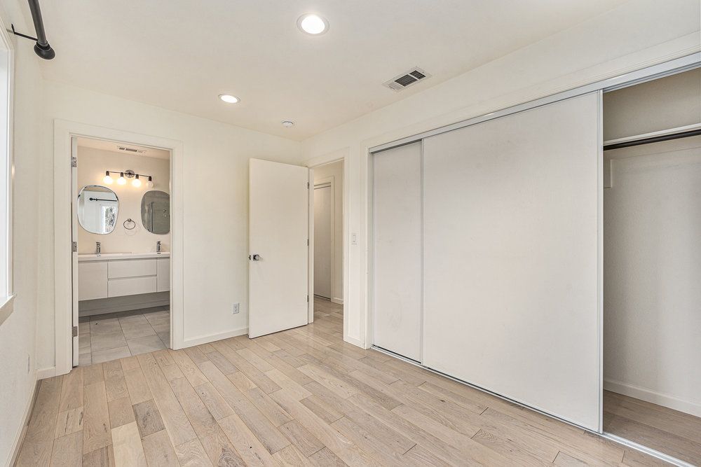 3117 Minna Ave - Upper 