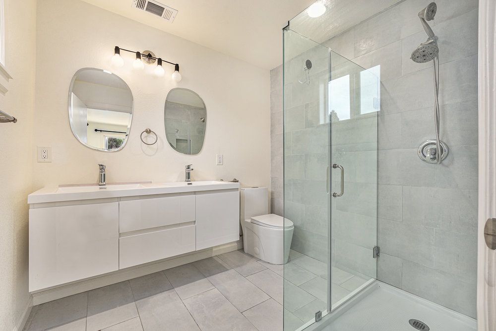 3117 Minna Ave - Upper 