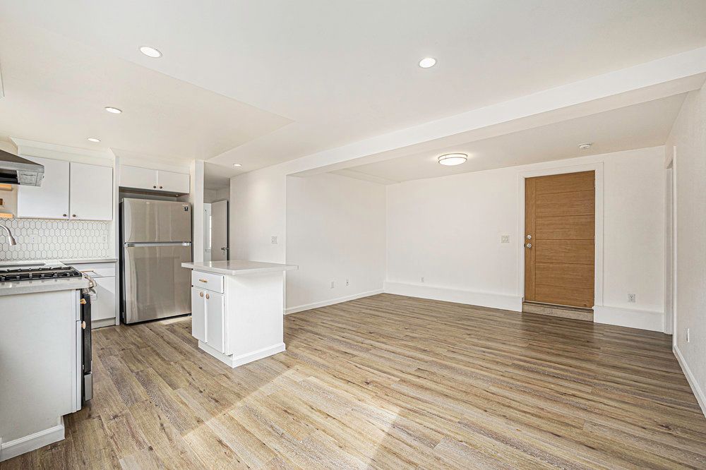3119 Minna Ave - lower duplex